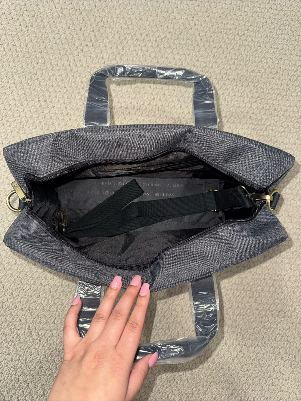 Chivas Black & Grey Laptop Bag – Brand New & Spacious – Fits 18" Laptop - Picture 6 of 12